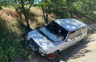 Kontrolden çıkan otomobil su kanalına düştü,...