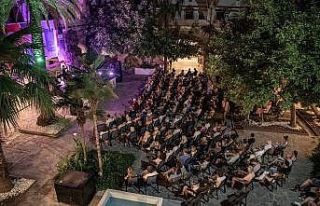 Kuşadası yaz boyunca sanatla güzelleşiyor