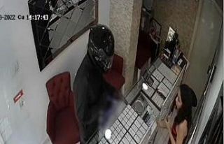 Kuyumcuda silahlı soygun girişimi kameralara yansıdı