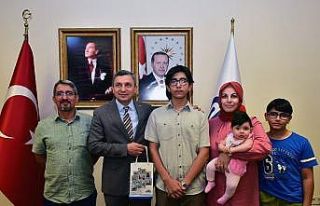 LGS birincilerine Vali Şahin’den hediye