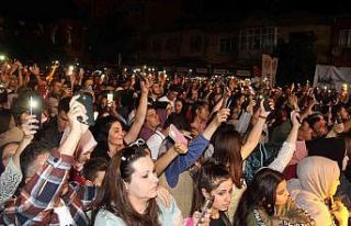 Manuş Baba Konya’da hayranlarıyla buluştu