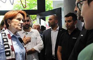 Meral Akşener Bandırma’da esnafı ziyaret etti