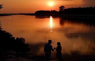 Meriç Nehri’nde hayran bırakan gün batımı manzarası