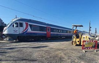 Mersin’de hemzemin geçitlerde bakım çalışmaları...