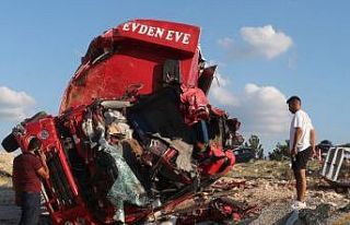Mersin’de nakliye kamyonu kaza yaptı: 4 ölü