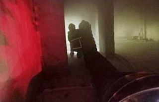 Metruk binada çıkan yangın panikletti