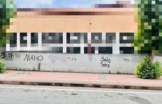 Mezara, işaret levhalarına, reklam tabelalarına...