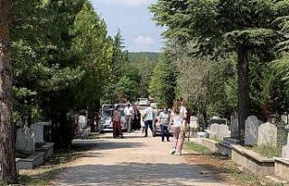 Mezarlıkta arefe yoğunluğu