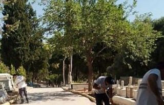 Milas Şehir Mezarlığı, bayrama hazırlanıyor