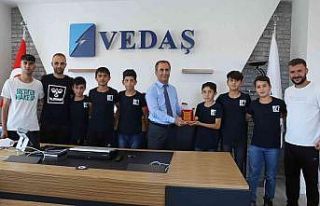 Minik sporculardan VEDAŞ’a teşekkür ziyareti