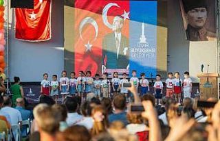 Miniklerin ilk mezuniyet heyecanına Başkan Soyer...