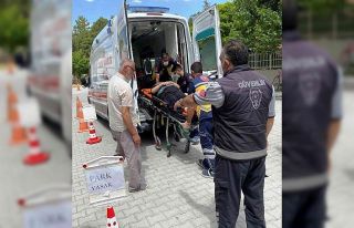 Motosikletin çarptığı yaya hastanelik oldu