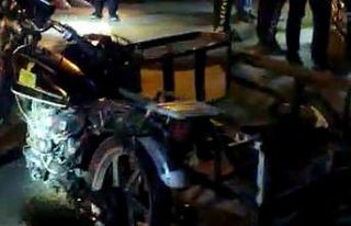 Motosikletiyle sollama yapmaya çalışırken iki...