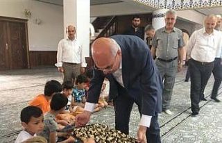 Müftü Topal, Kur’an kursundaki çocuklarla bir...