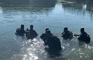 Murat nehrinde kaybolan vatandaşı arama çalışmaları...