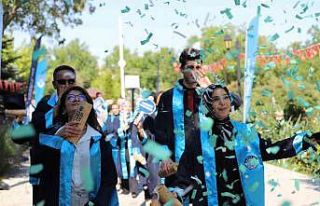 NEÜ’de geleceğe mesajlı mezuniyet coşkusu