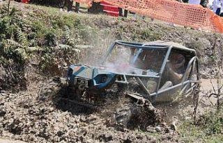 Off-road yarışları heyecanlı anlara sahne oldu