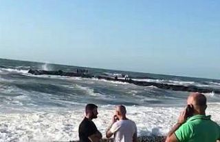 Of’ta denize giren genç dalgalar arasında kayboldu