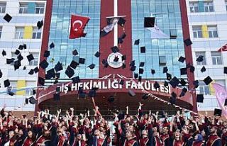 OMÜ Diş Hekimliği Fakültesi’nde mezuniyet heyecanı