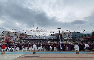 OMÜ İlahiyat Fakültesi’nde mezuniyet heyecanı