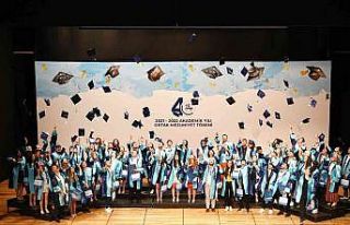 Ortak mezuniyet töreniyle kariyer yolculuklarına...