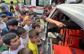 Ortaokul öğrencileri ambulansları tanıdı