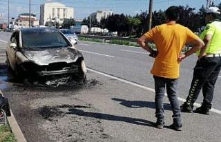 Otomobil alev alev yandı