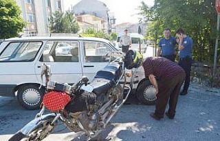 Otomobil ile motosiklet çarpıştı: 1 yaralı