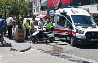 Otomobil ile motosiklet çarpıştı: 2 yaralı