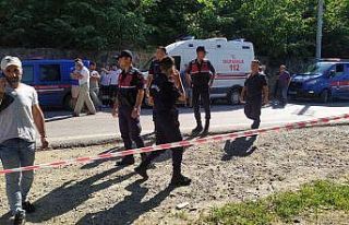 Otomobil Melen Çayı’na düştü, ekipler sürücüyü...