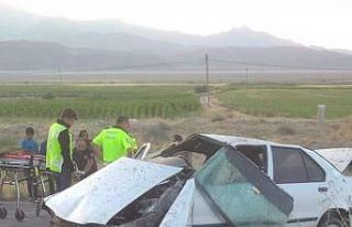 Otomobil şarampole yuvarlandı: 3 yaralı