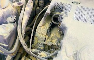 Otomobildeki yangın büyümeden söndürüldü