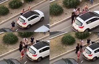 Otomobilinin içinde darp edilen sürücü çıkıp...