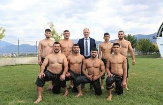 Pamukkaleli güreşçiler Kırkpınar’da er meydanına...