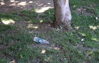 Parkta serinlediler, çöplerini geride bıraktılar
