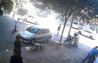Patenci gencin otomobille çarpıştığı anlar kamerada