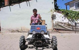 Pili biten oyuncak araba, liseli gence gerçek motorlu...