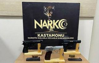 Polisin durdurduğu aracın stepne bölümünden ruhsatsız...