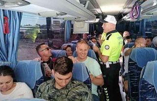 Polisin tur otobüslerinde bilgilendirme çabası...