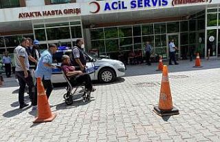 Polisler kalp krizi geçiren şahsı ekip otosuyla...