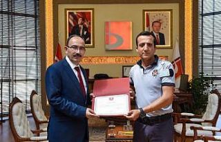 Rektör Beydemir’den güvenlik personeline teşekkür...