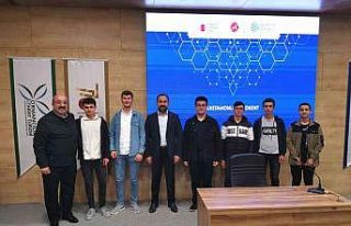 Robot yarışmasında dereceye giren öğrencilere...
