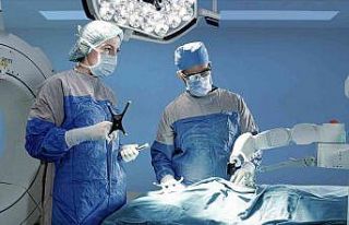 Robotik omurga cerrahisi artık Türkiye’de