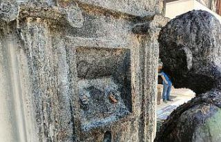 Romalı heykelini benzin dökerek yakan şahıs gözaltına...