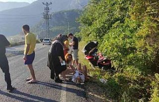 Rus turistler devrilen ATV aracının altında kaldı