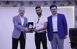 Sağlık Müdürü Yılmaz, gençlere tecrübelerini...