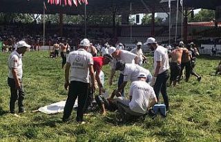 Sakatlanan pehlivan hastaneye kaldırıldı