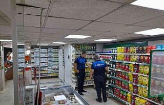 Salihli’de zabıta ekipleri bayram öncesi stok...