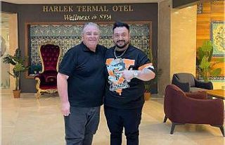 Sanatçı Hüseyin Kağıt Harlek Termal Otel’i...