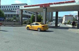 Sancaktepe’de İETT otobüsü, karşıdan karşıya...